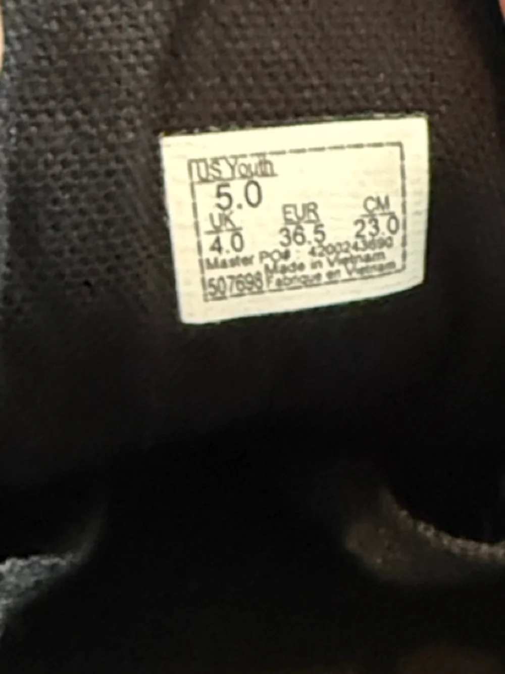 Vans Youth size 5 All-Black Canvas Low Top Sneakers